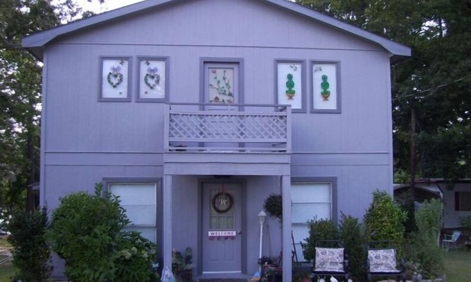 East Dublin Cabaña | 2 Story Cottage at 100+Acre Lake - Come Visit with Us!