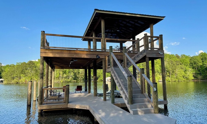 Dadeville Casa | 2 Story Dock w/Jump Platform & Outdoor TV/Stunning Views/Dog Friendly/Kayaks