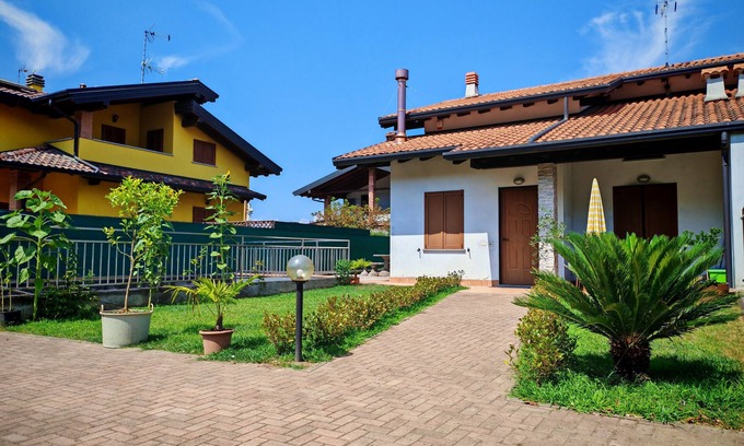Borgo Ticino Casa | 2-story house and courtyard, Lake Major area