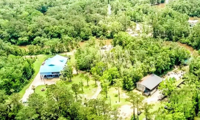 Gulfport Casa | 2 Stunning Riverfront Homes - Pools, Hot Tubs & So much more! – Sleep up to 45!