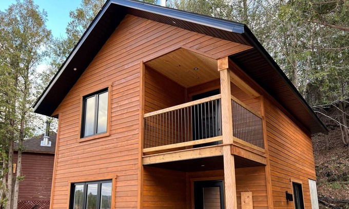 Bowman Chalet De Esquí | [# 2 The Dog] Cottage on the banks of the river.