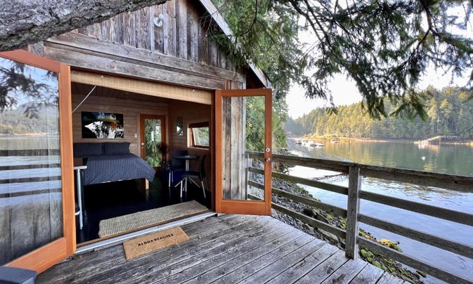 Sunshine Coast Otro | 2 Tide on the Hillside