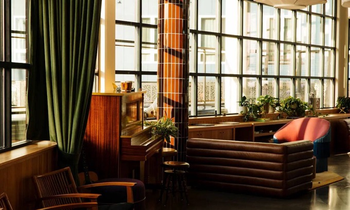 East Nashville Casa | 2 Trendy Rooms w/Rooftop Bar and Curated Mini-Bars Near Nissan Stadium – 1 Mi.