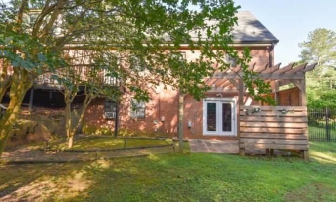 Athens Casa | 2 Units & Mins to UGA - The Glory Glory Doghouse