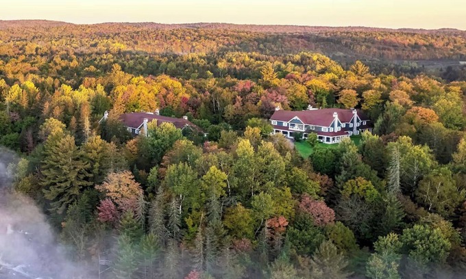 Mauricie Casa | 2 Units on Scenic Nature w/Fireplace, Spa & Modern Comforts Near Forest Trails