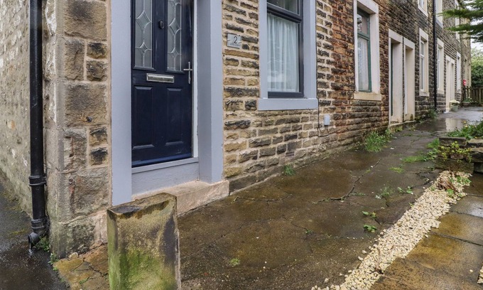 Barnoldswick Casa | 2 UNITY STREET, pet friendly, with open fire in Barnoldswick