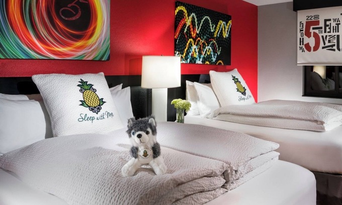 Belltown Hotel | 2 Vibrant Rooms Near Space Needle w/ Designer Toiletries & Funky Decor