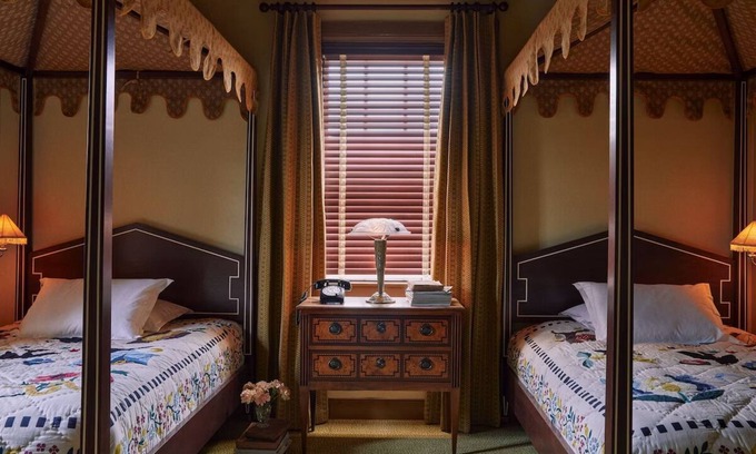 Mount Vernon Casa | 2 Vintage-Inspired Rooms w/ Plush Bedding & Handpicked Art Near Downtown