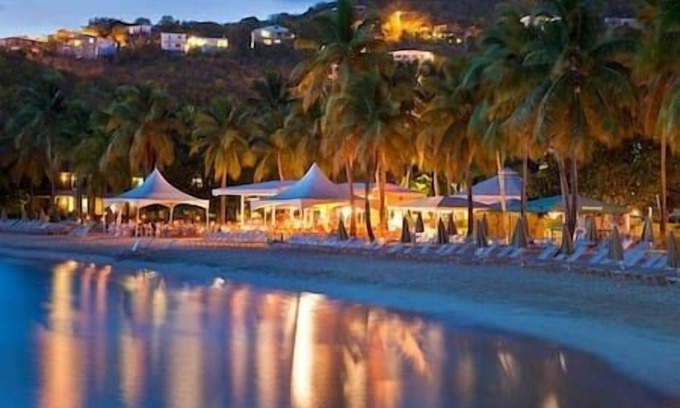 Estate Chocolate Hole and Great Cruz Bay Complejo | 2 Westin St. John Coral Vista Villas Beachfront!