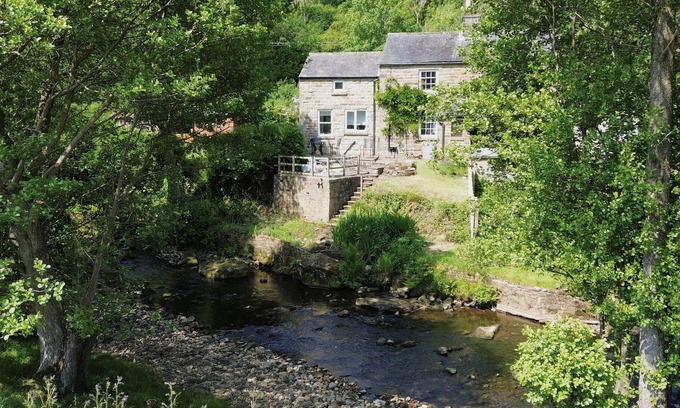 Grosmont Cabaña | 2 WHINSTONE COTTAGE, pet friendly, with open fire in Grosmont