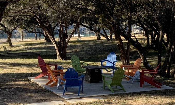 Leander Casa | 2 wooded acres on beautiful Lake Travis!