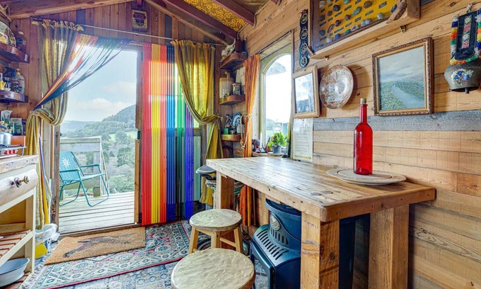 Scarborough Cabina | 2 x Double Bed, Glamping Wagon in Dalby Forest