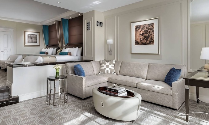 Las Vegas Hotel | 2 x Luxury Two Queen Suite Sphere View at The Palazzo at The Venetian