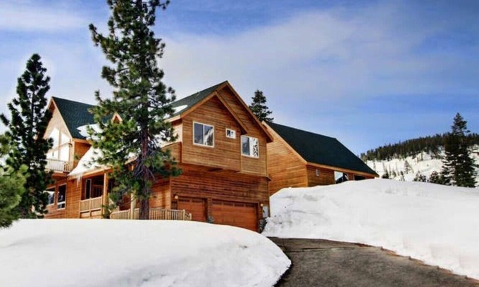 South Lake Tahoe Casa | #20-0594 - 7 bedroom Chiapa Estate W/Indoor Pool Movie Theater High Speed Wifi