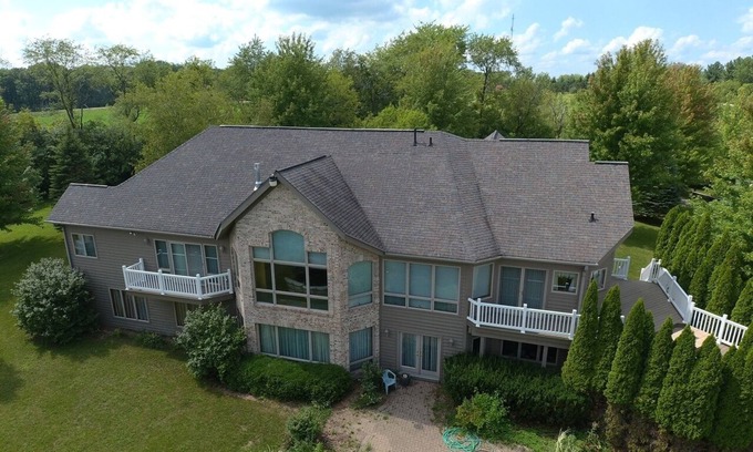 Marengo Casa | 20-acre Private Family Farmhouse with Event Barn, Private Fishing Pond, and Pool