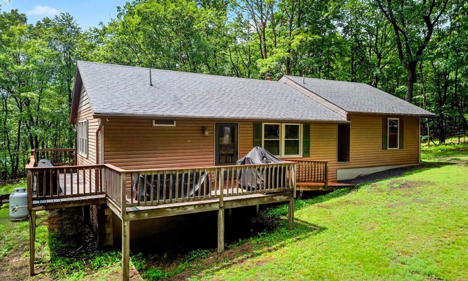 South Fork Chalet De Esquí | 20 acres w/Private Pavilion, Hot Tub & Fire Pit