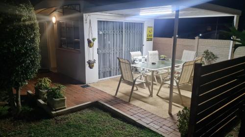 Warner Beach Apartamento | 20 Almond Rd