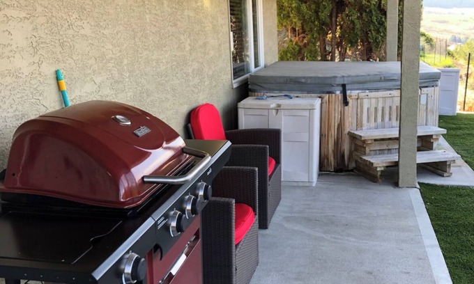 Vernon Apartamento | 20 Klm from SilverStar in Vernon with private Hot Tub