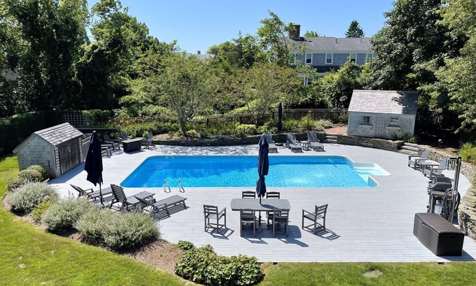 West of Town Casa | 20 Meadow View Drive, Nantucket Massachusetts Tucked Away