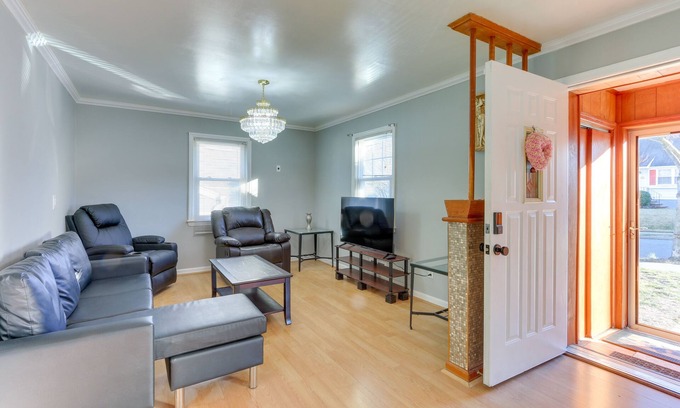 Clifton Casa | ~ 20 Mi to Manhattan: Quaint Clifton Home!