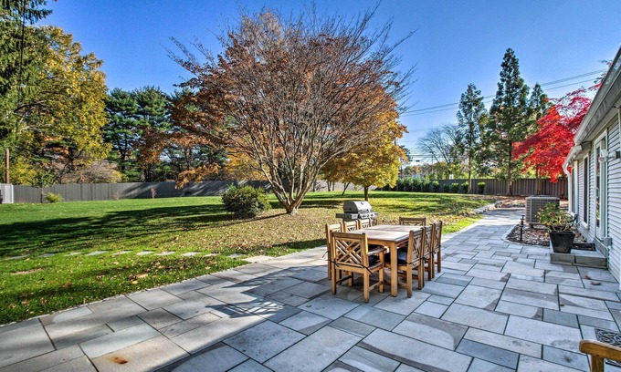 Wayne Casa | 20 Mi to Philly: Inviting Home w/ Yard in Wayne!