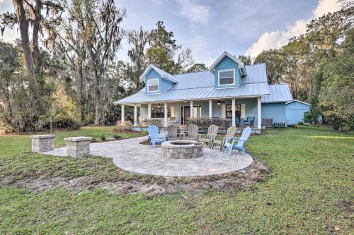 Earleton Casa | 20 Mi to UF Campus Santa Fe Lake Escape with Dock!