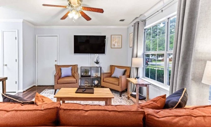 Savannah Casa | 20 Mins from the Airport- Sunny Soling Hideaway