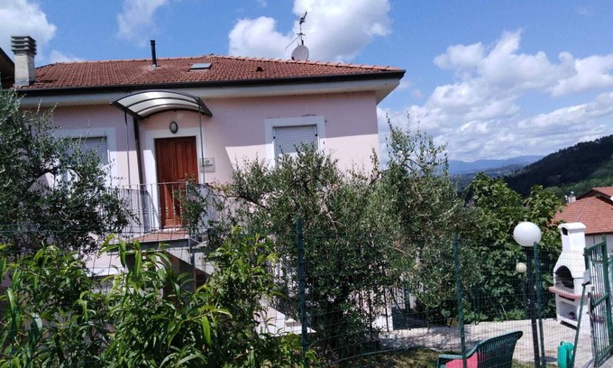 Ricco del Golfo Casa | A 20 minutos del apartamento familiar Cinque Terre con jardín y barbacoa.
