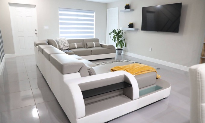 Westminister Casa | 20 Minutes from RSW Airport! Family Friendly Home with a Game Room