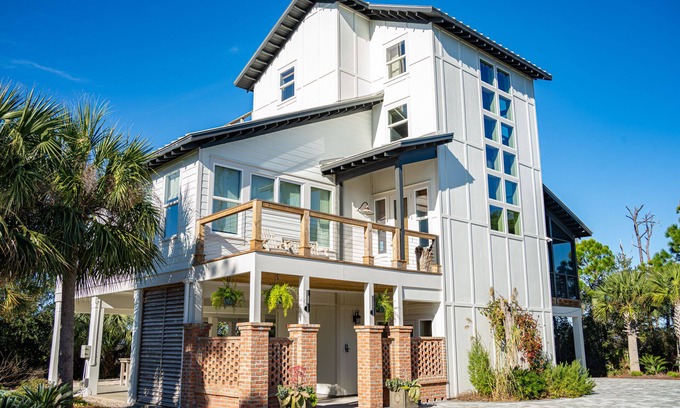 Plantation Casa | 'Forcynthia' Luxury Bay Home, 4BR / 4. 5BA con muelle privado y lanzamiento de kayak