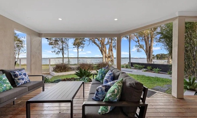 Buff Point Casa | 20 Steps to Heavenly Waterfront Paradise!