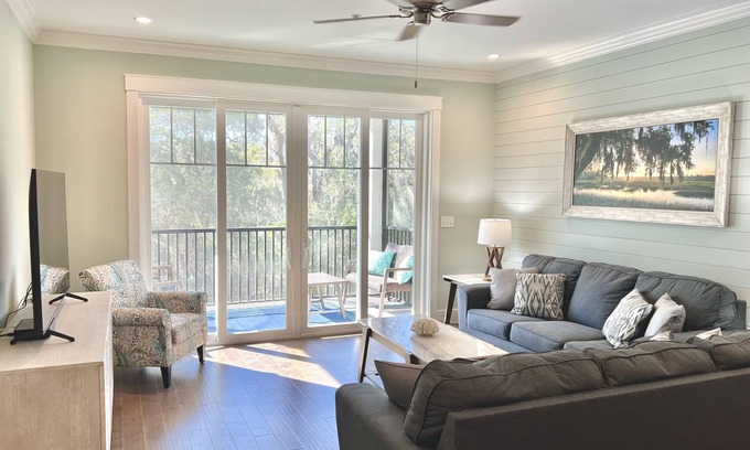 Jekyll Island Condominio | 20% weekly discount! 3 BR Condo. End Unit. Walk to Marina & Zachrys!