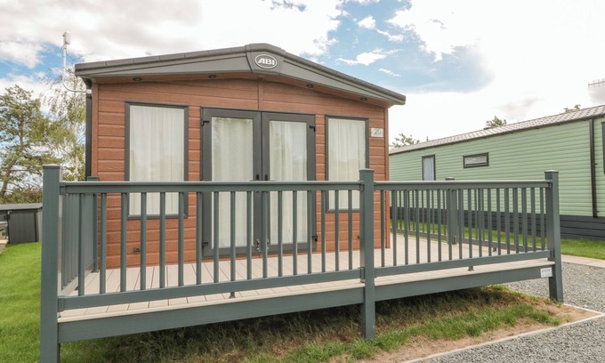 West Heslerton Cabaña | 20 WOLDS VIEW, pet friendly, with a garden in West Heslerton