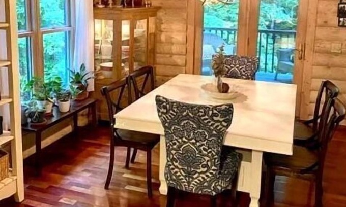 Harbor Springs Cabina | 2000 sqft Stylish cabin, no fees!