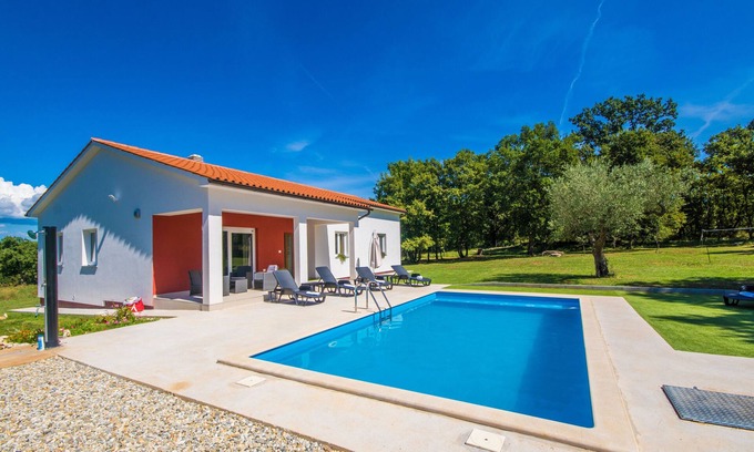 Cukrici Villa | 2000 metros cuadrados de jardín privado y seguro, verdadera tranquilidad ya solo 15 km del mar.