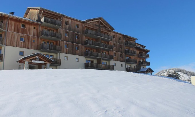 Saint-Etienne-en-Devoluy Apartamento | 200m from resort center, 1st floor, view mountain, balcony, tv, ski locker, 31m², Superdévoluy