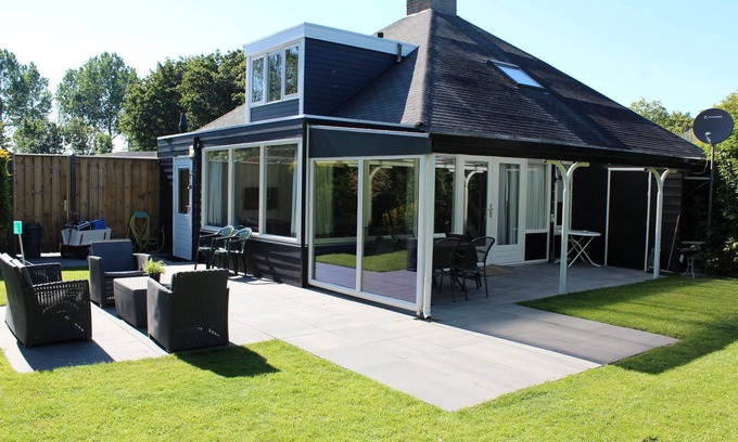 Stavenisse Casa | Bungalow a 200 m del mar para 6 personas, en un pequeño parque con cabina de ducha.