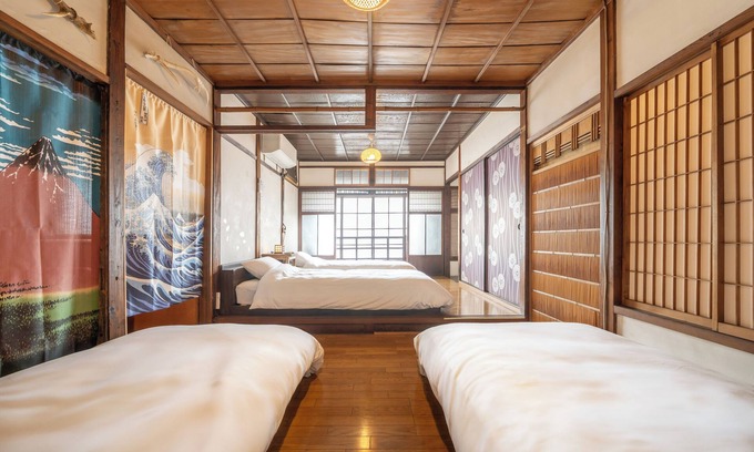 Kaizuka Complejo | 200sqm/old folk house/12ppl/6 min walk from the Sta./2Parking spaces/Bike rental