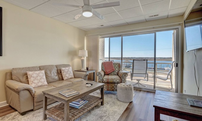 South End Condominio | 202 Banks Channel - Beautifully updated condo w/ sound front views. Sleeps 4.