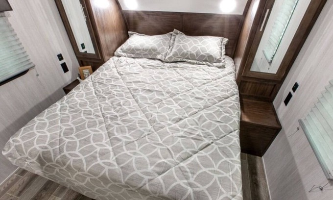 Hunt Club Casa | 2020 Travel Trailer with 1 queen bedroom & a king or 2 twins & pool