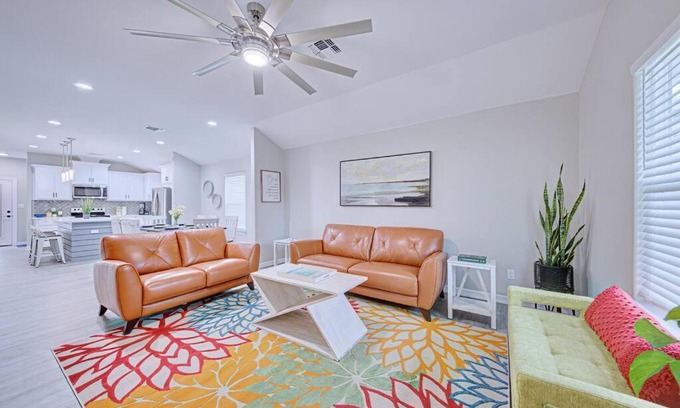 Flour Bluff Casa | 2022 Built Modern Family-Friendly Oasis