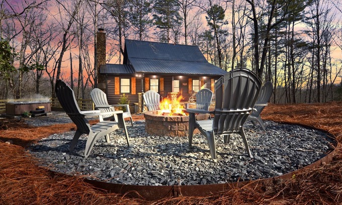 Dahlonega Cabina | 2023 rehabbed Modern Cabin/10 mins to downtown Dahlonega/fire pit