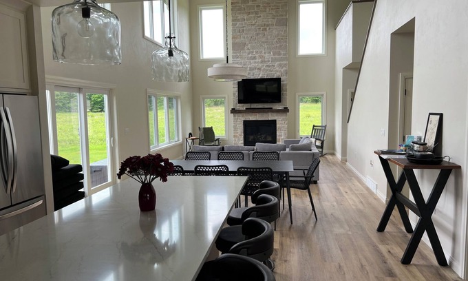 Fish Creek Casa | 2024 Highland Home - New Build Indoor Pickleball/Badminton/Basketball Court