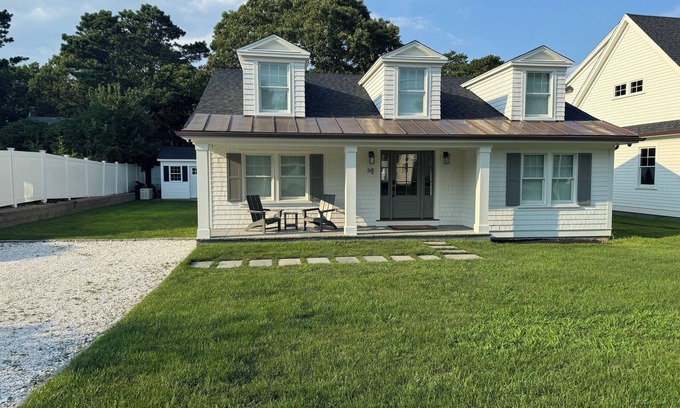 East Falmouth Casa | 2024 New reconstruction in Seacoast Shores Community - walk to private beach