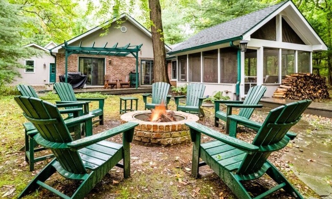 Harbert Cabaña | (4 Nt Min!) Harbert Home With Hot Tub & Close To Beach!