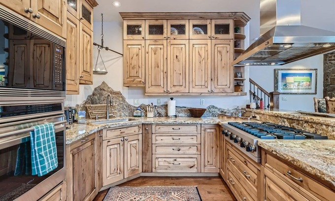 Highland Meadows Casa | 2095 Vermont Rd., West Vail Home -Hot Tub on Deck, Chef`s Kitchen, and Great Views!