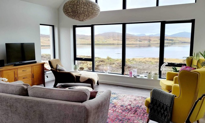 Ardroil Casa | 20A Kirkibost - Dog Friendly with Stunning Sea Loch Views