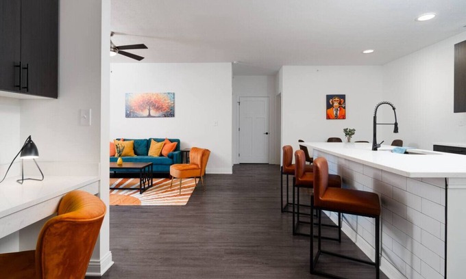 Whitestown Apartamento | 20mins DT Indy| Sleeps 5 | Radiant Vibes Spacious