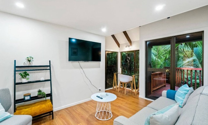 Titirangi Apartamento | 21 Kaurimu Rise, Titirangi, Auckland 0604
