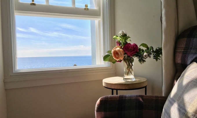 Crail Cabaña | 21 Shoregate - stylish cottage with sea views and secluded garden, pet-friendly